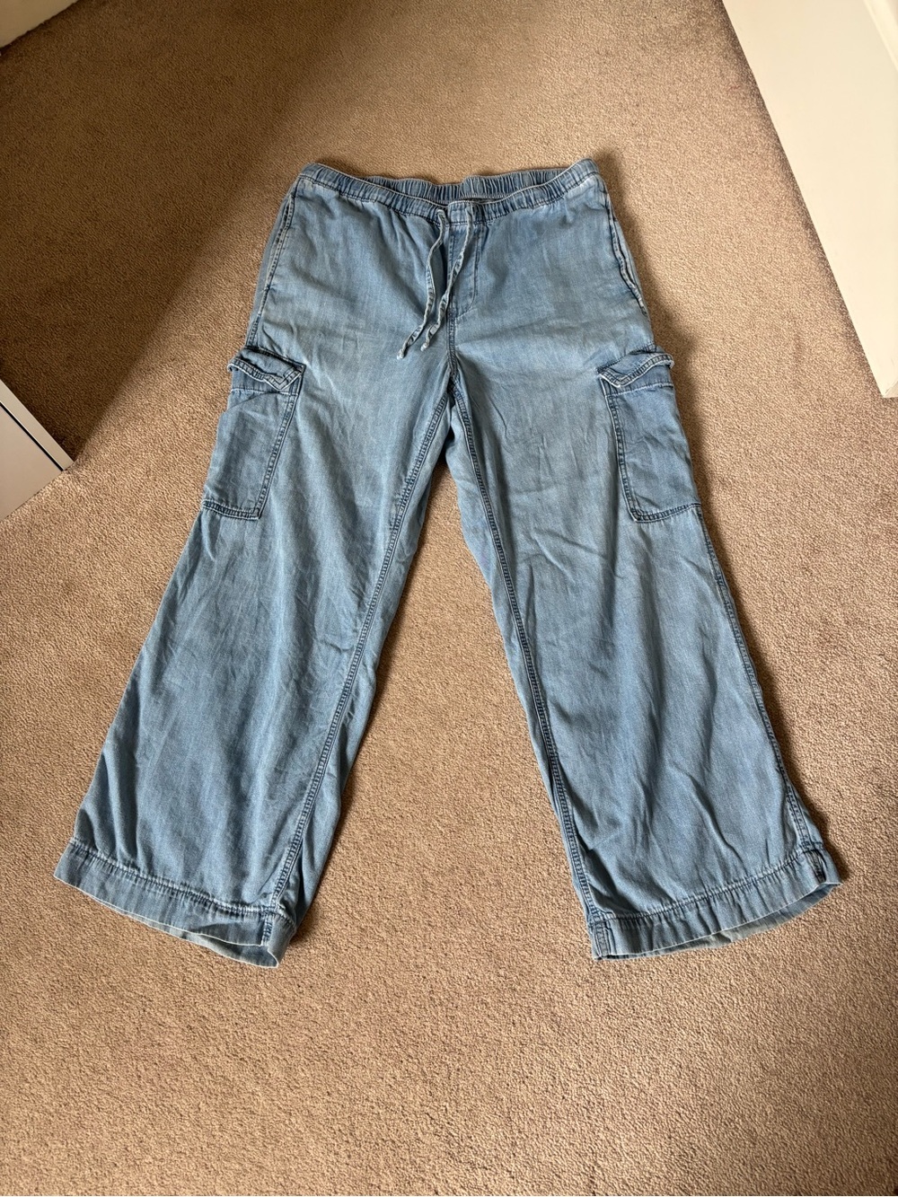 GAP Chambray Cargo Wide Leg Pants Light Wash Denim Tencel Blend Size Large Y2K